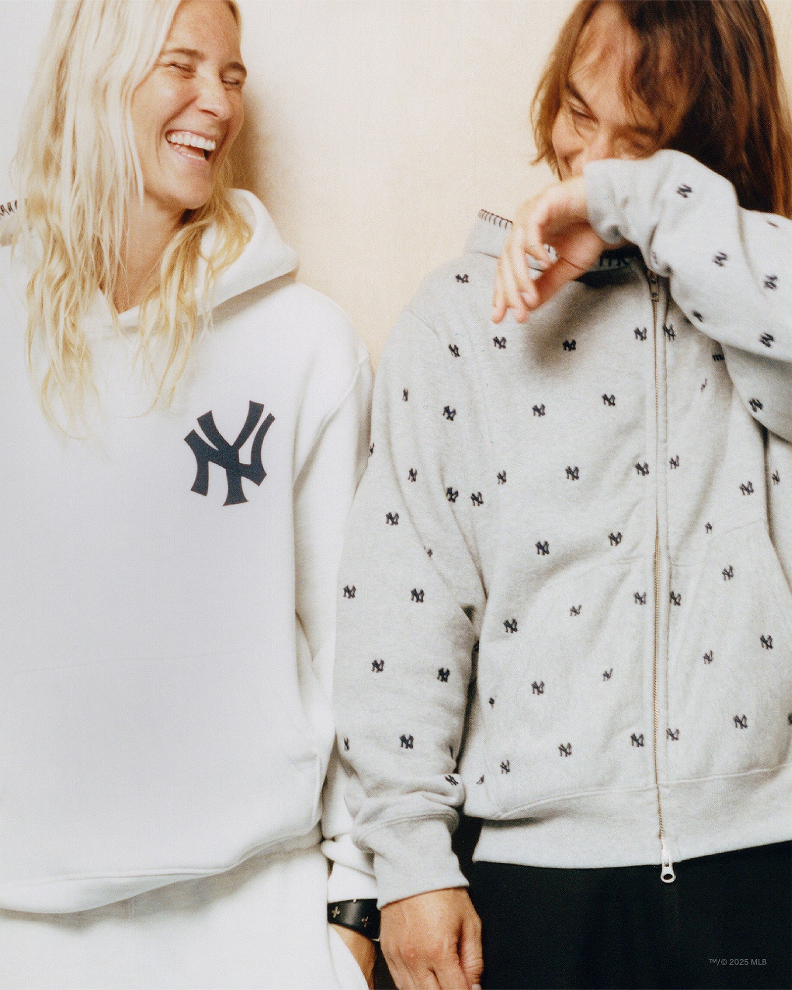 Yankees Washed Fleece Hoodie - Image 4